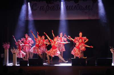 «Весна, цветы и комплименты» - концерт в ДК п. им. Цюрупы