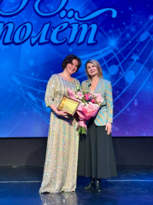 В ДК "Гармония" состоялся праздничный концерт в честь юбилея Елены Зотовой