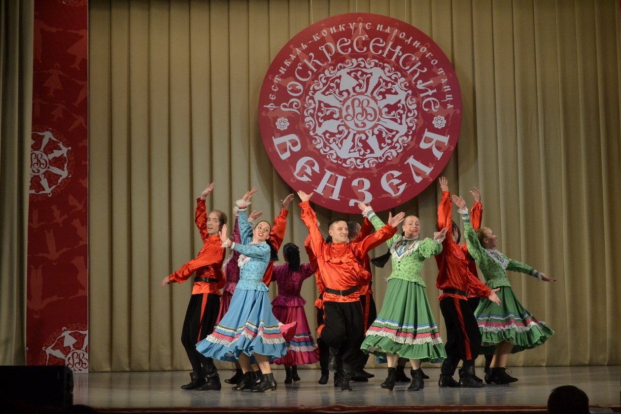 В городе н конкурс. Воскресенские вензеля. Ансамбль вензеля Пенза. Воскресенские вензеля 2022 фото.