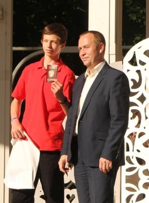В парке усадьбы Кривякино состоялось торжественное вручение паспортов Российской Федерации