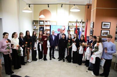 Торжественная церемония вручения первых паспортов прошла в Центральной библиотеке имени Инны Гофф