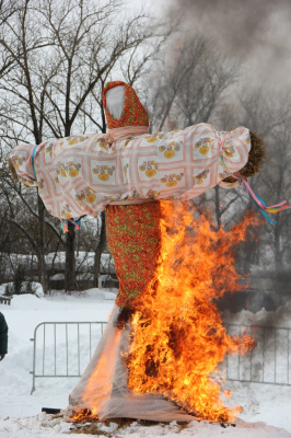 В парке «Москворецкий» прошло народное гуляние «Солнечная масленица»