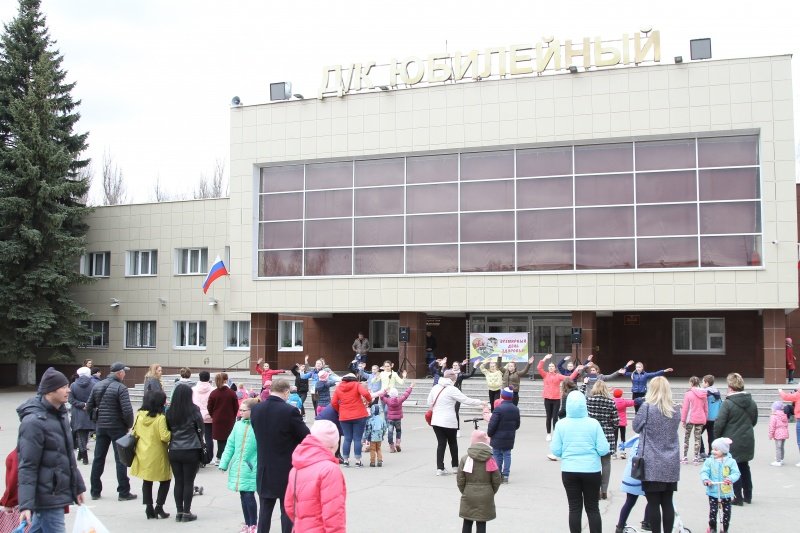 Дк юбилейный. ДК Юбилейный Воскресенск. Дворец культуры Воскресенск Лопатинский. Воскресенск дом культуры Юбилейный. Дворец культуры Юбилейный Володарск.