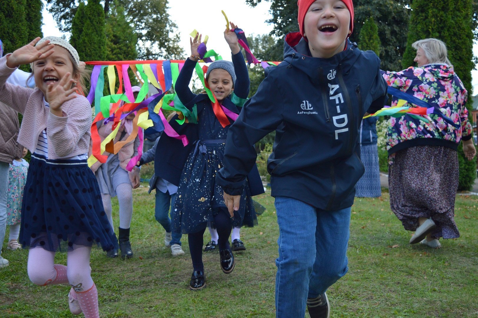 Праздники 6 мая 2024 день признательности туристам. Детские массовый праздник. Массовое празднование. Пасха в индии 2024. 29.