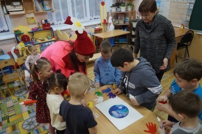 Возьмемся за руки, друзья