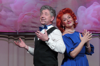 Солисты коллектива Академического вокала подарили гостям ДК "Химик" "Весенний букет" 