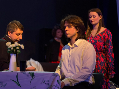 Премьера спектакля Театральной студии "Верю!" с успехом прошла в ДК "Гармония"