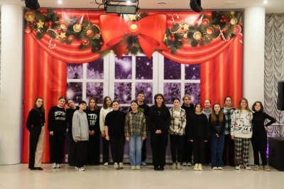 Во Дворце культуры "Юбилейный" выпускников учили основам вальса