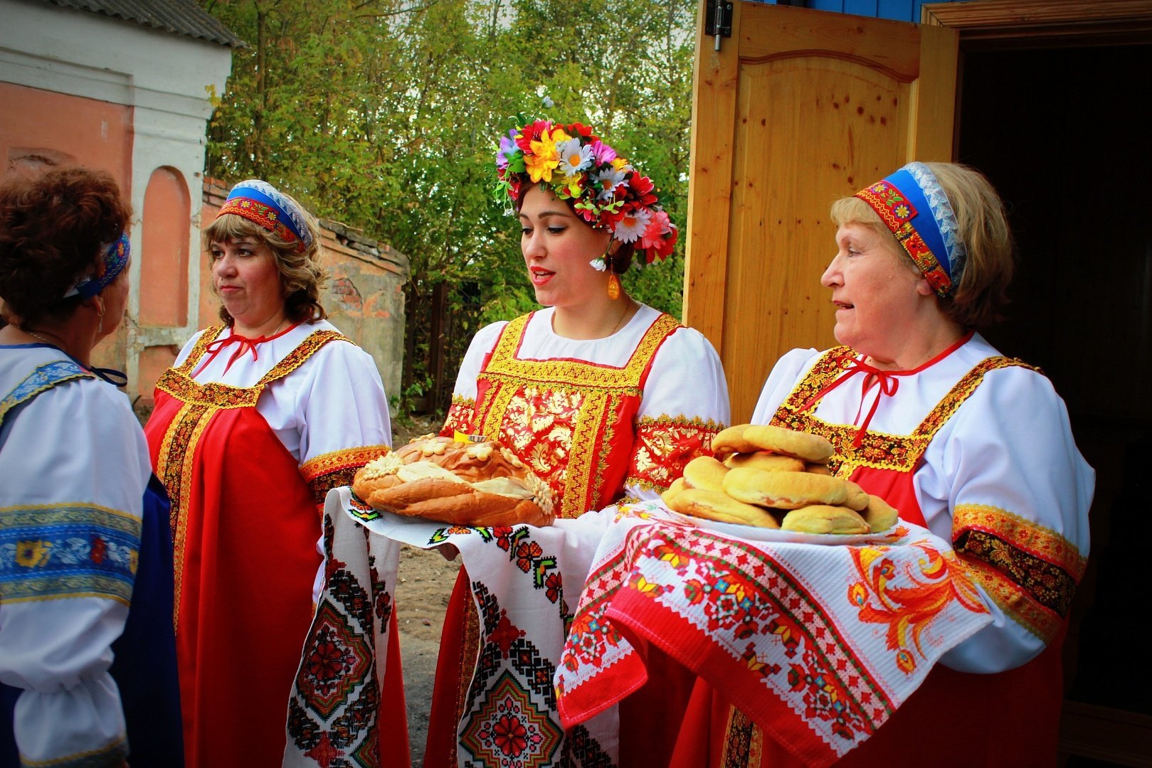 Белоруссия день деревни Глиньково. Веселись и Гуляй весь народ. Село Марчуги Воскресенск день села. Игровая программа «веселись народ – праздник Пасхи у ворот» картинка.