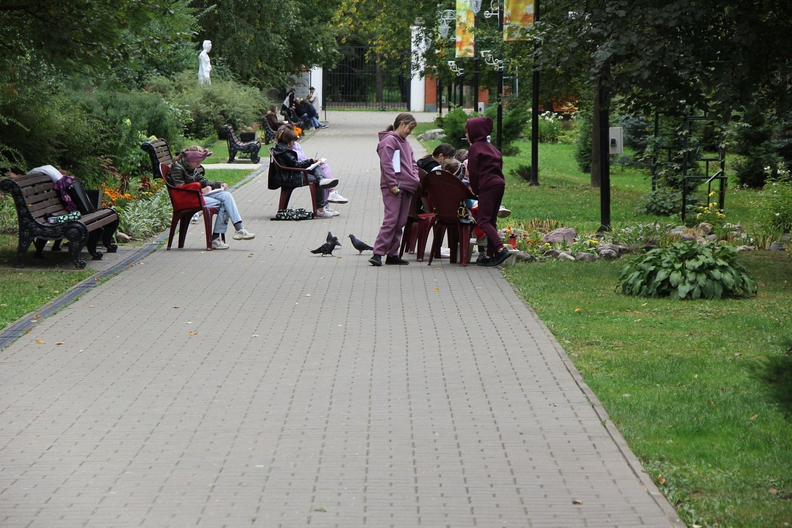 Парк Воскресенск. Москворецкий парк. Парк Воскресенское амфитеатр. Аллея героев в Москворецком парке в Строгино.