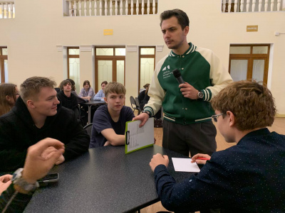 В ДК «Цементник» юноши и девушки сразились в интеллектуальном квизе