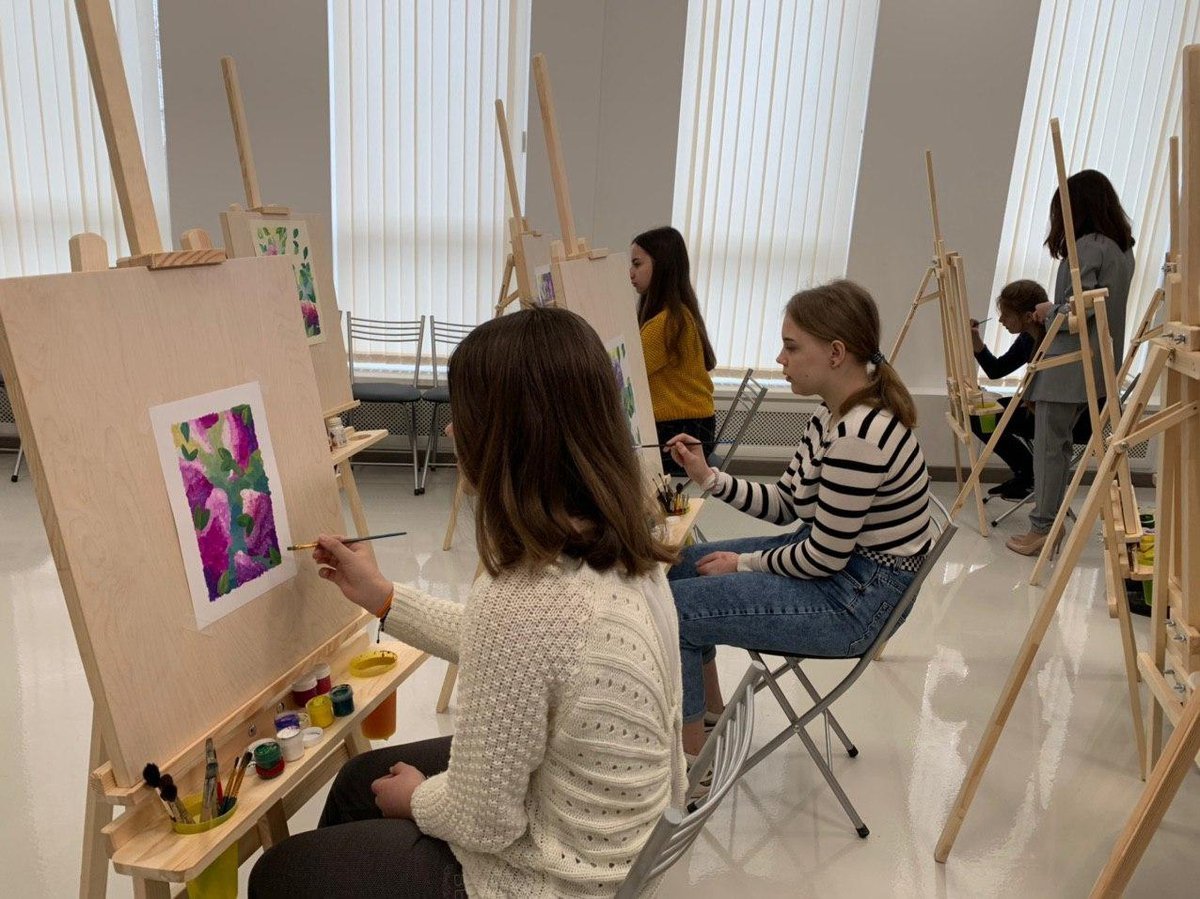 в хоровом кружке занимаются 9 человек