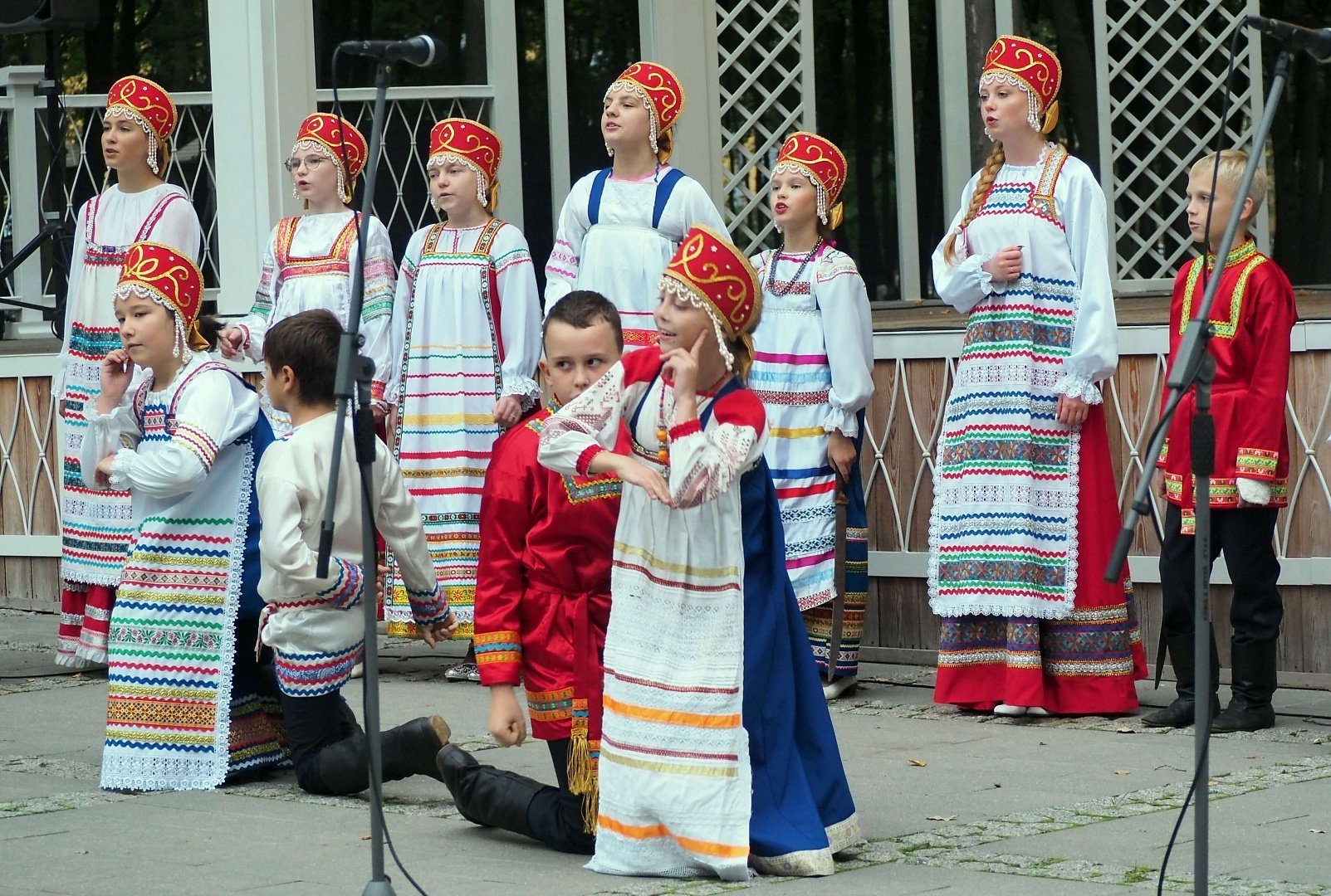 Воскресенский песни. Обложки фольклорный ансамбль_что может быть лучше России.