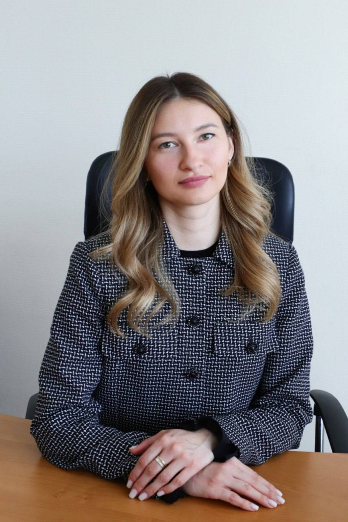 Романова Евгения Сергеевна - заместитель директора.jpg Романова Евгения Сергеевна - заместитель директора.jpg