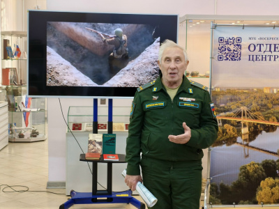 В Центральной библиотеке прошел патриотический час о Сталинградской битве для старшеклассников В Центральной библиотеке прошел патриотический час о Сталинградской битве для старшеклассников